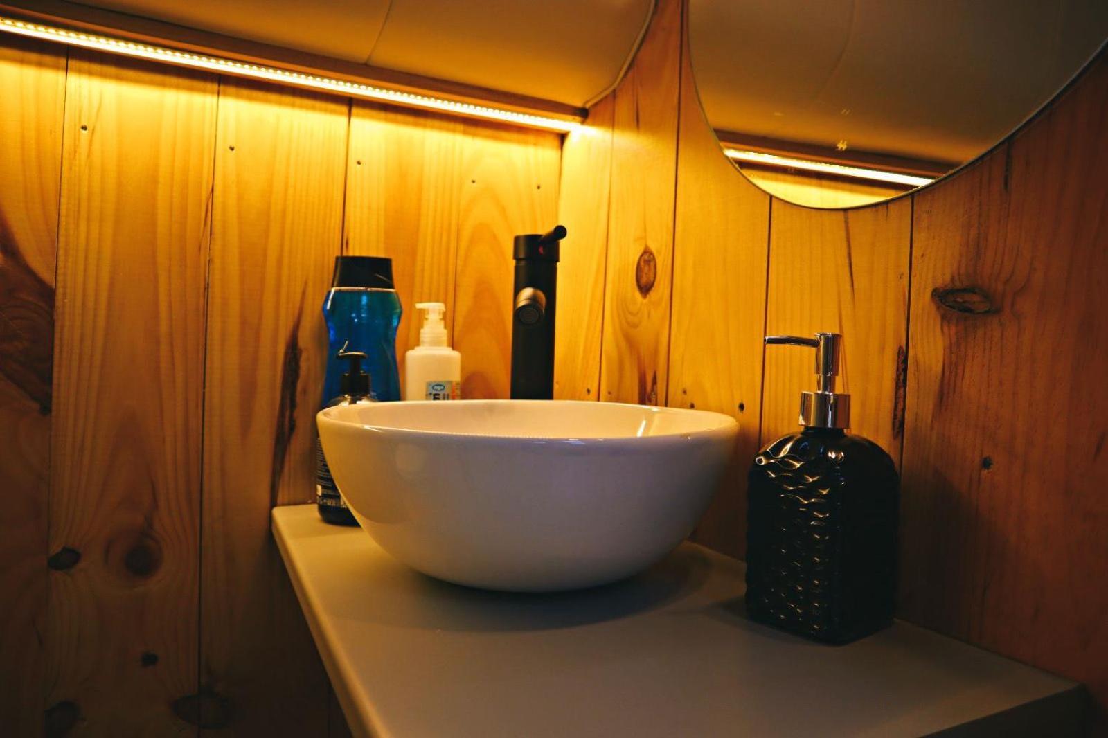 Hotel Sleepboat Luxlife Yatch à OOporto Extérieur photo