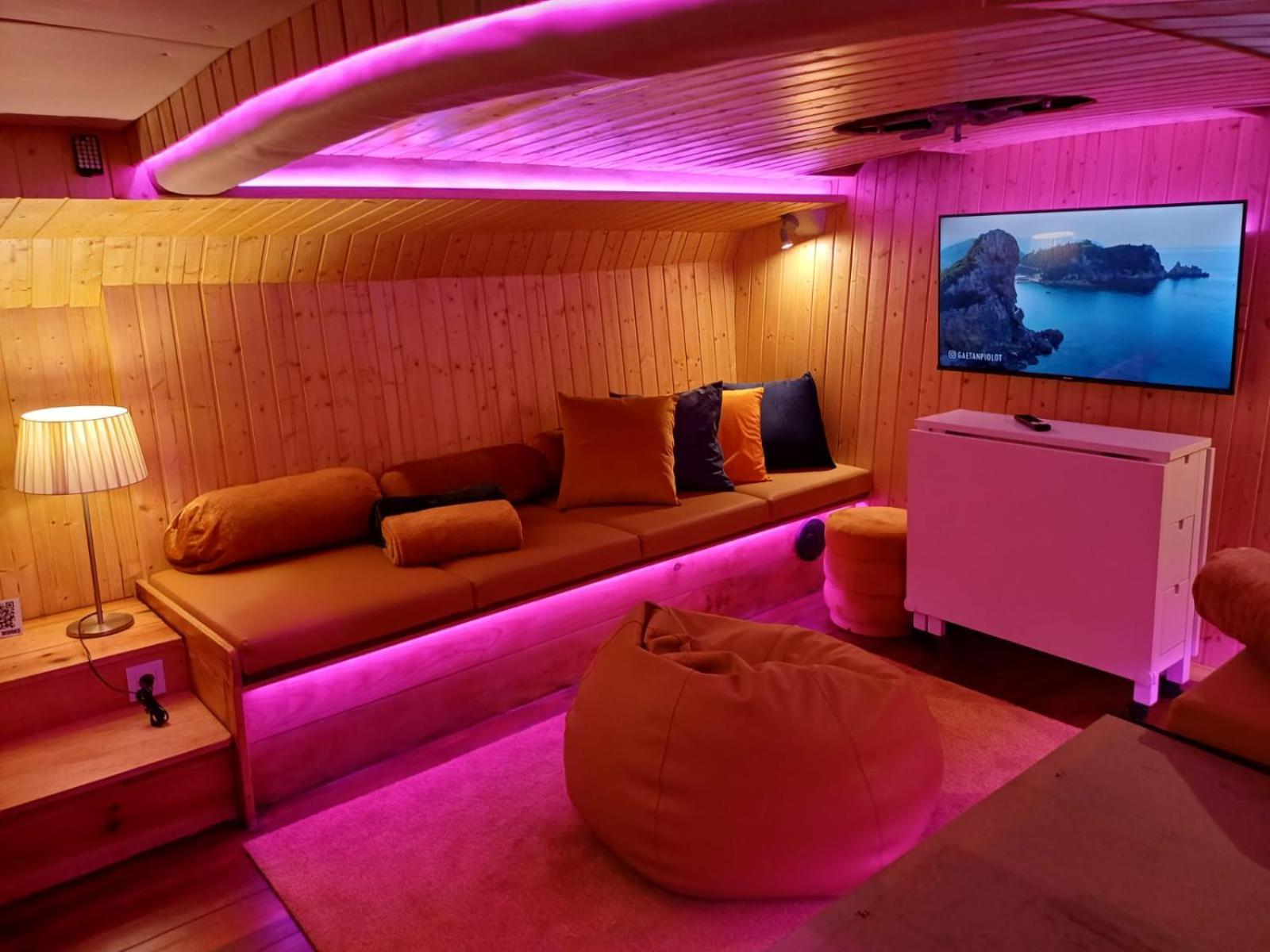Hotel Sleepboat Luxlife Yatch à OOporto Extérieur photo